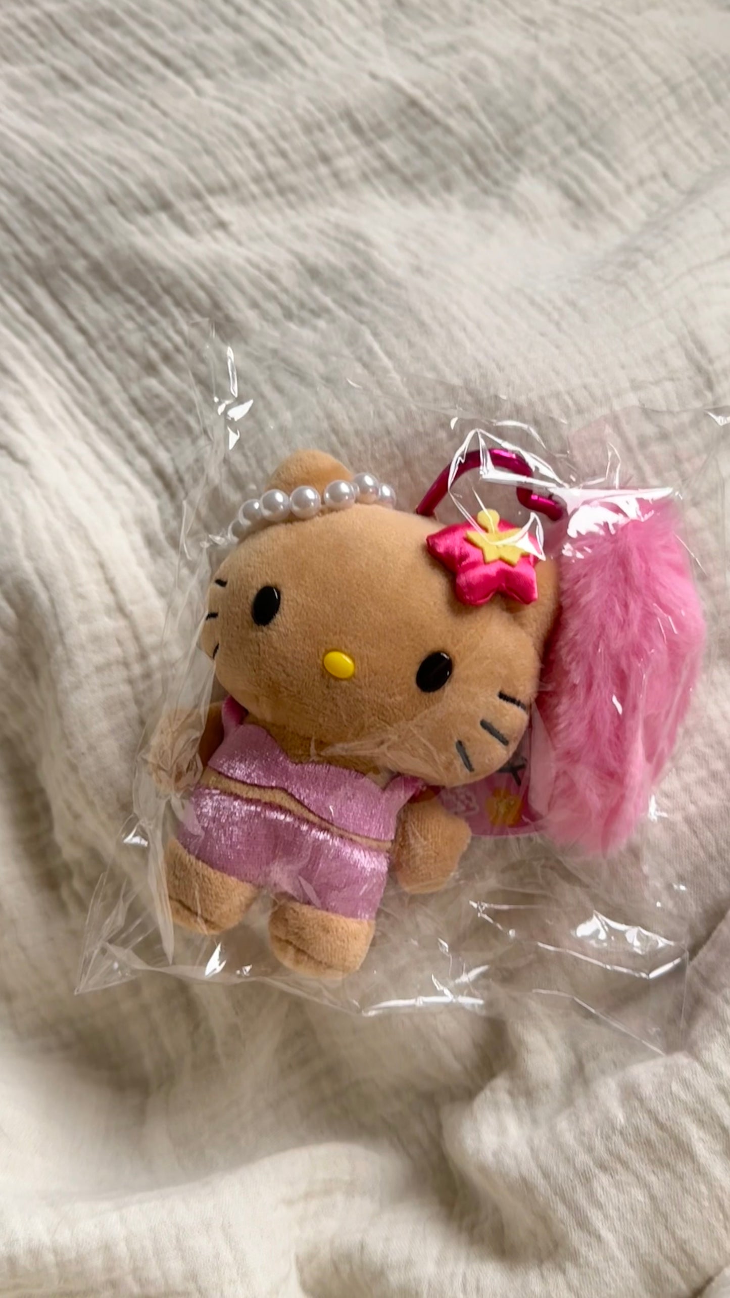 [現貨] 日本限定 🇯🇵 GoGoGal 平成辣妹 Hello Kitty 系列商品- 愛心釦毛毛Kitty