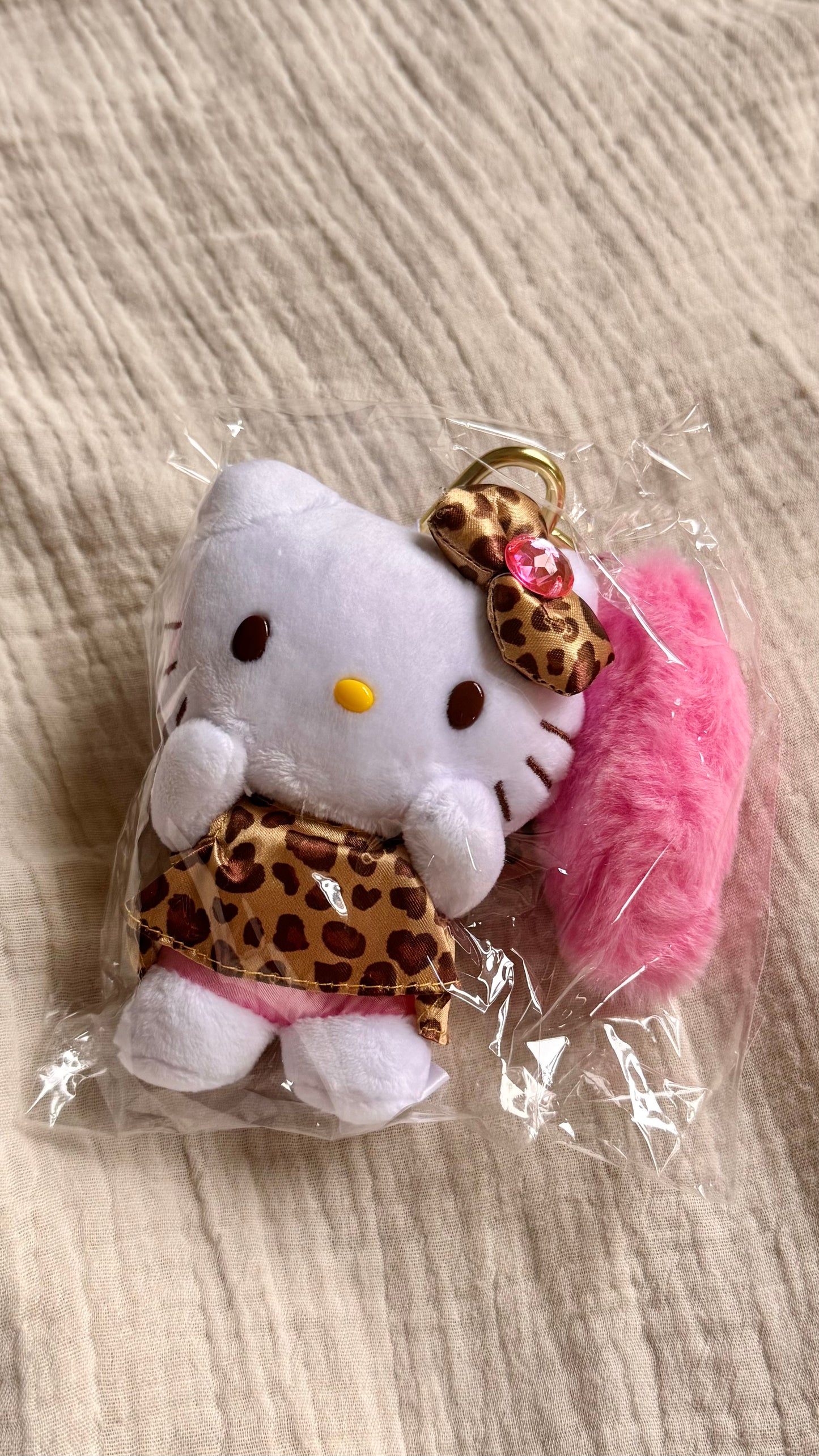 [現貨] 日本限定 🇯🇵 GoGoGal 平成辣妹 Hello Kitty 系列商品- 愛心釦毛毛Kitty